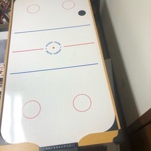Air hockey table